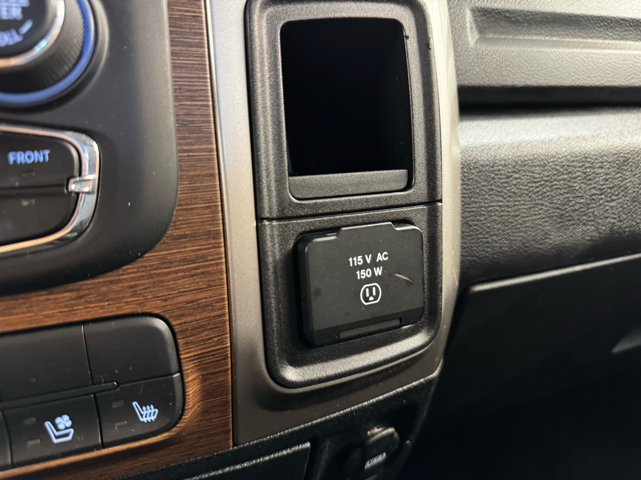 RAM 1500 Laramie 4x4 Crew Cab 5'7" Box 2017