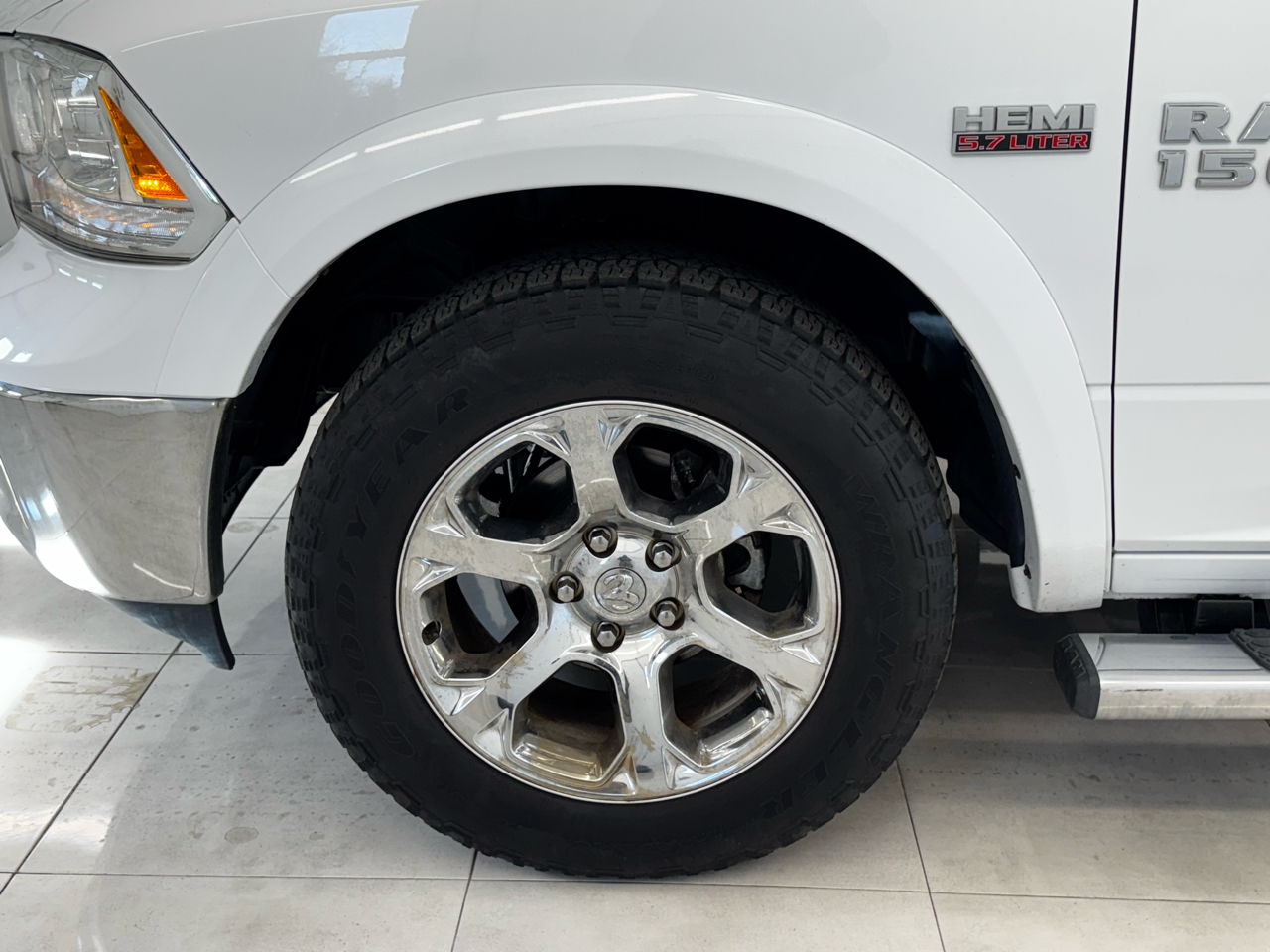 RAM 1500 Laramie 4x4 Crew Cab 5'7" Box 2017