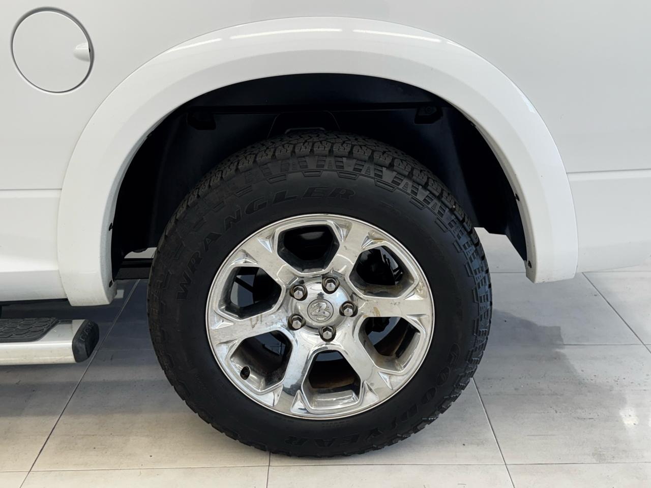 RAM 1500 Laramie 4x4 Crew Cab 5'7" Box 2017