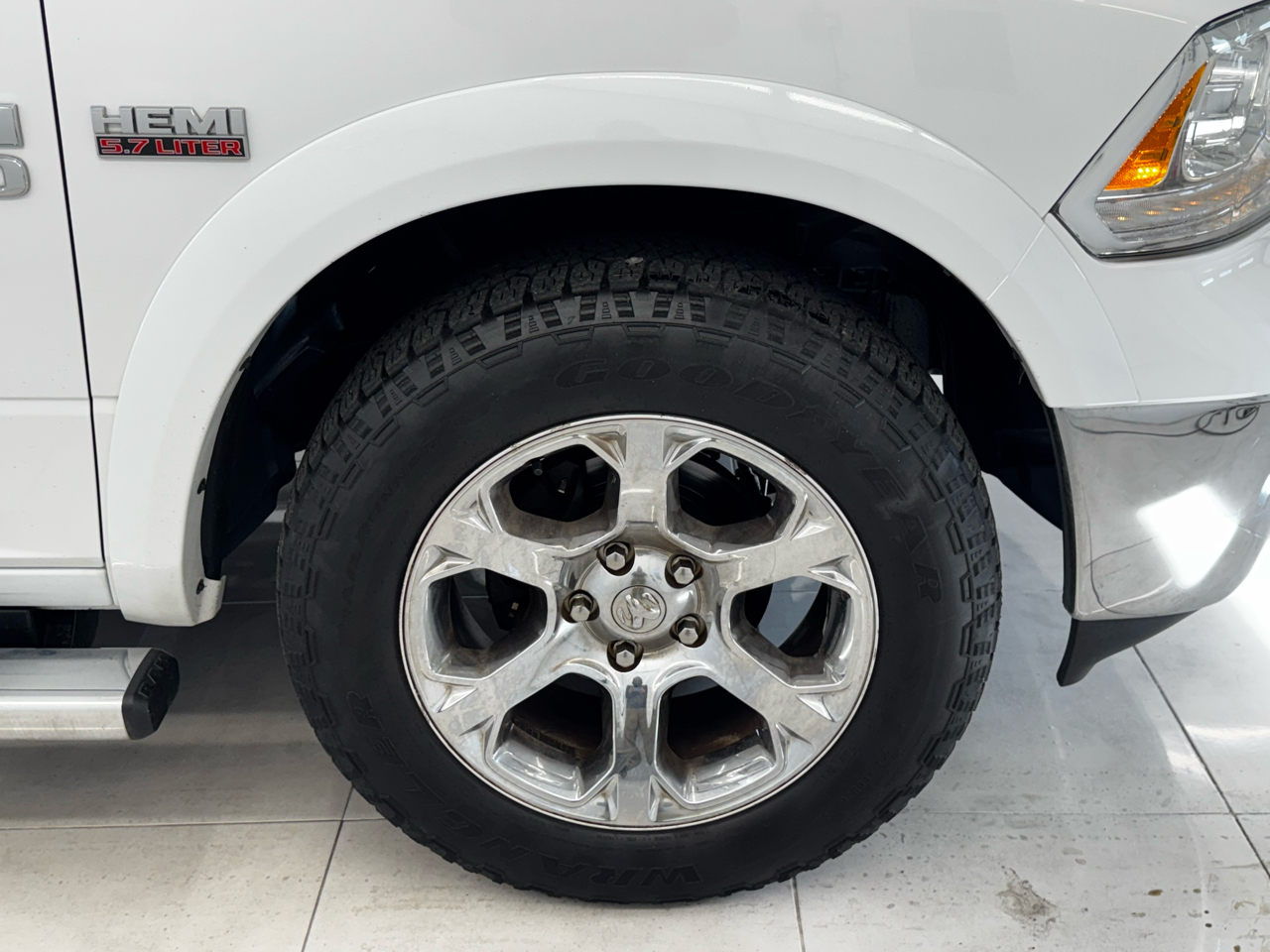 RAM 1500 Laramie 4x4 Crew Cab 5'7" Box 2017