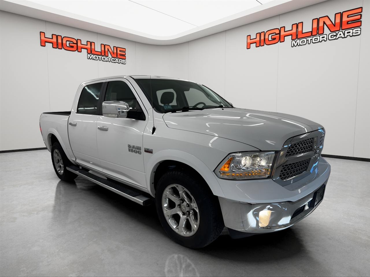 RAM 1500 Laramie 4x4 Crew Cab 5'7" Box 2017