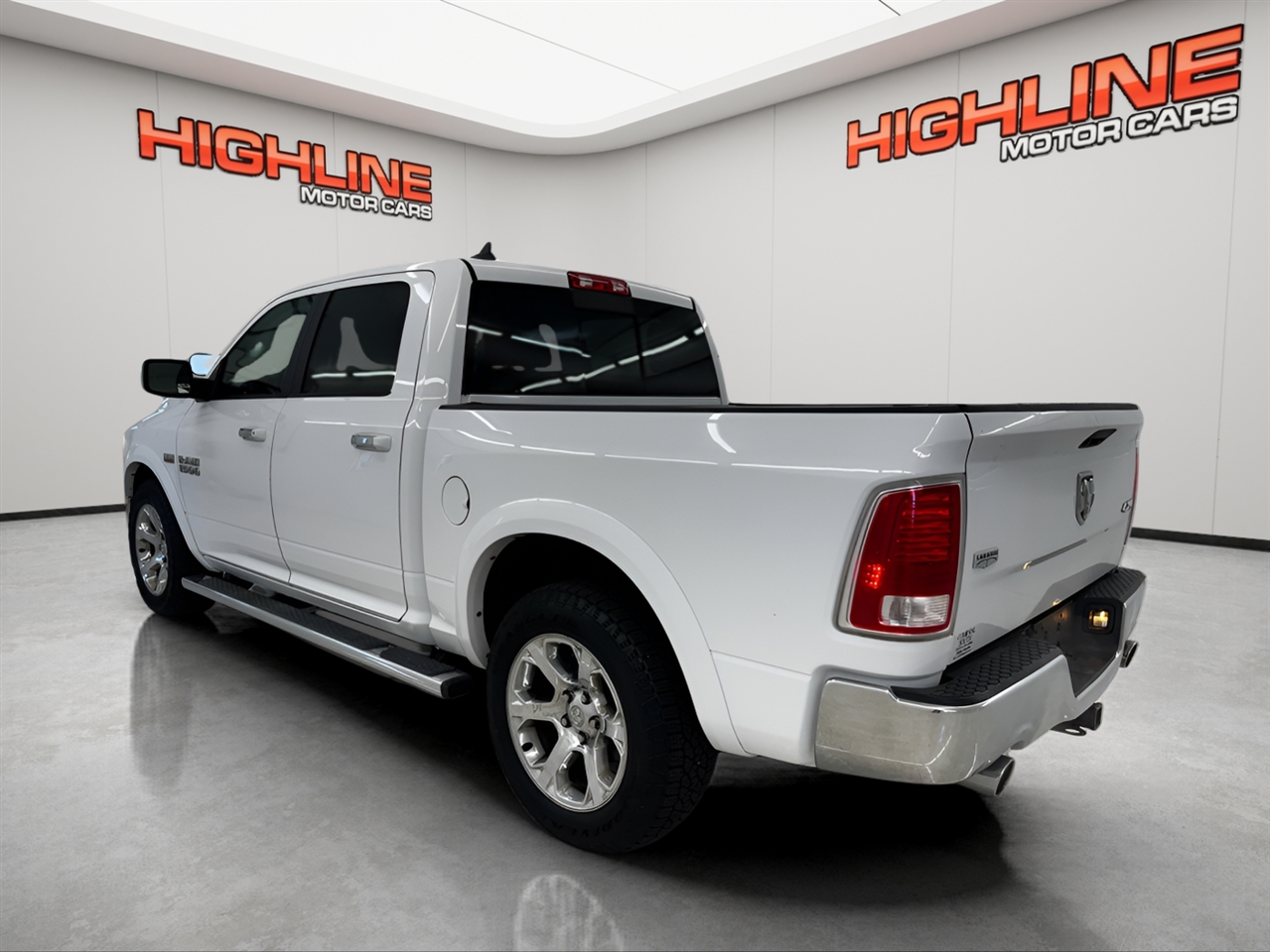RAM 1500 Laramie 4x4 Crew Cab 5'7" Box 2017