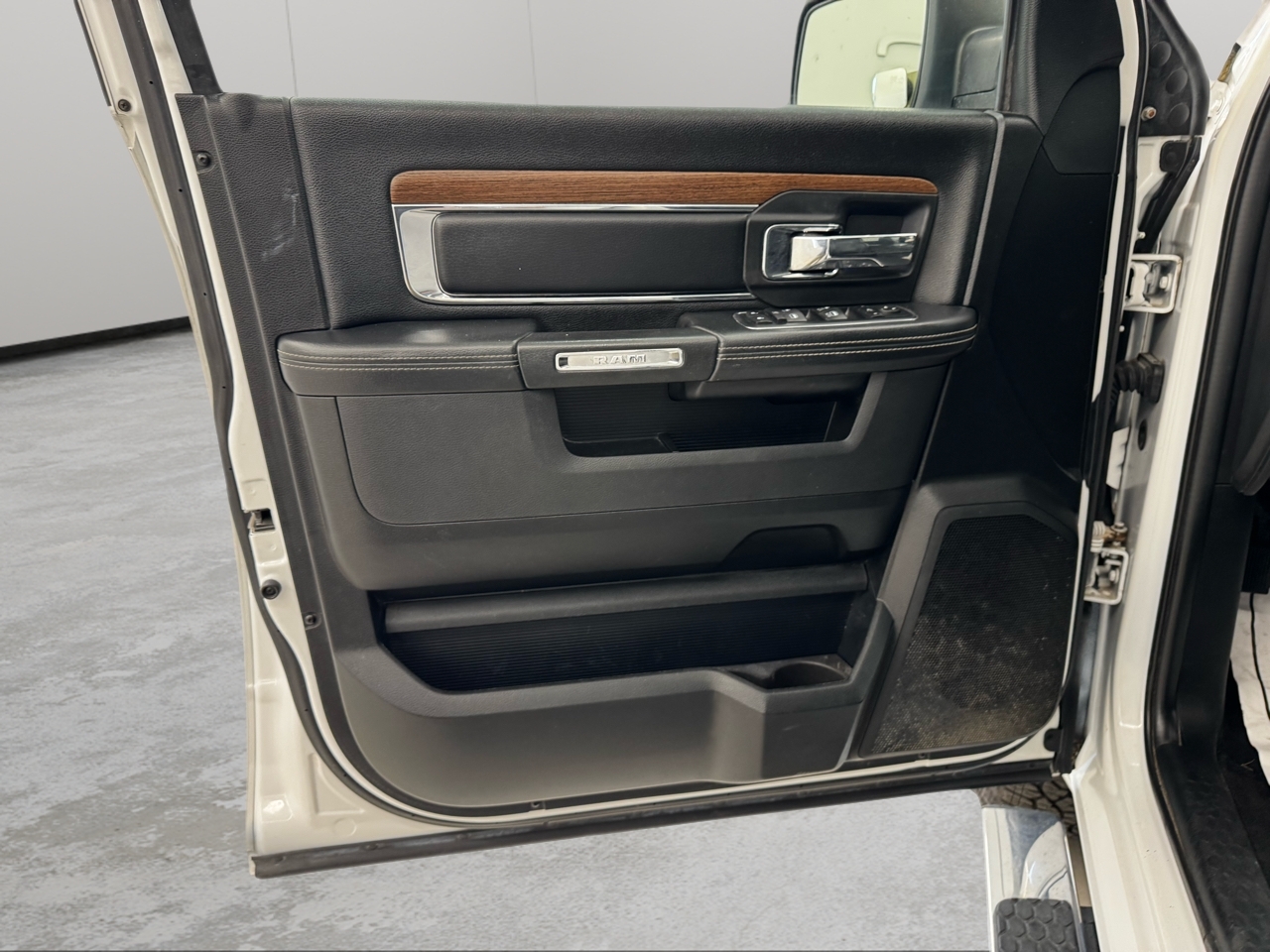 RAM 1500 Laramie 4x4 Crew Cab 5'7" Box 2017