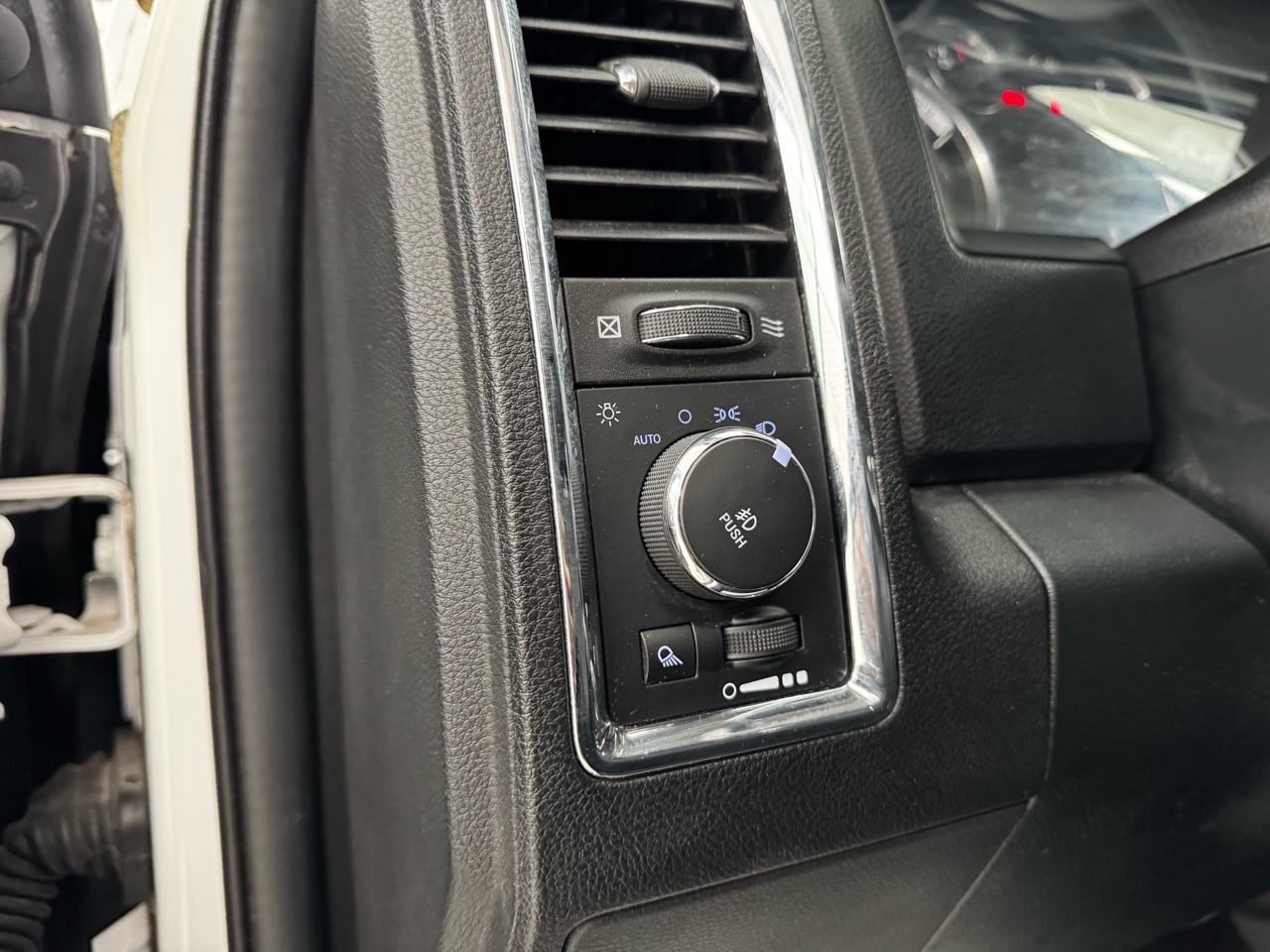 RAM 1500 Laramie 4x4 Crew Cab 5'7" Box 2017