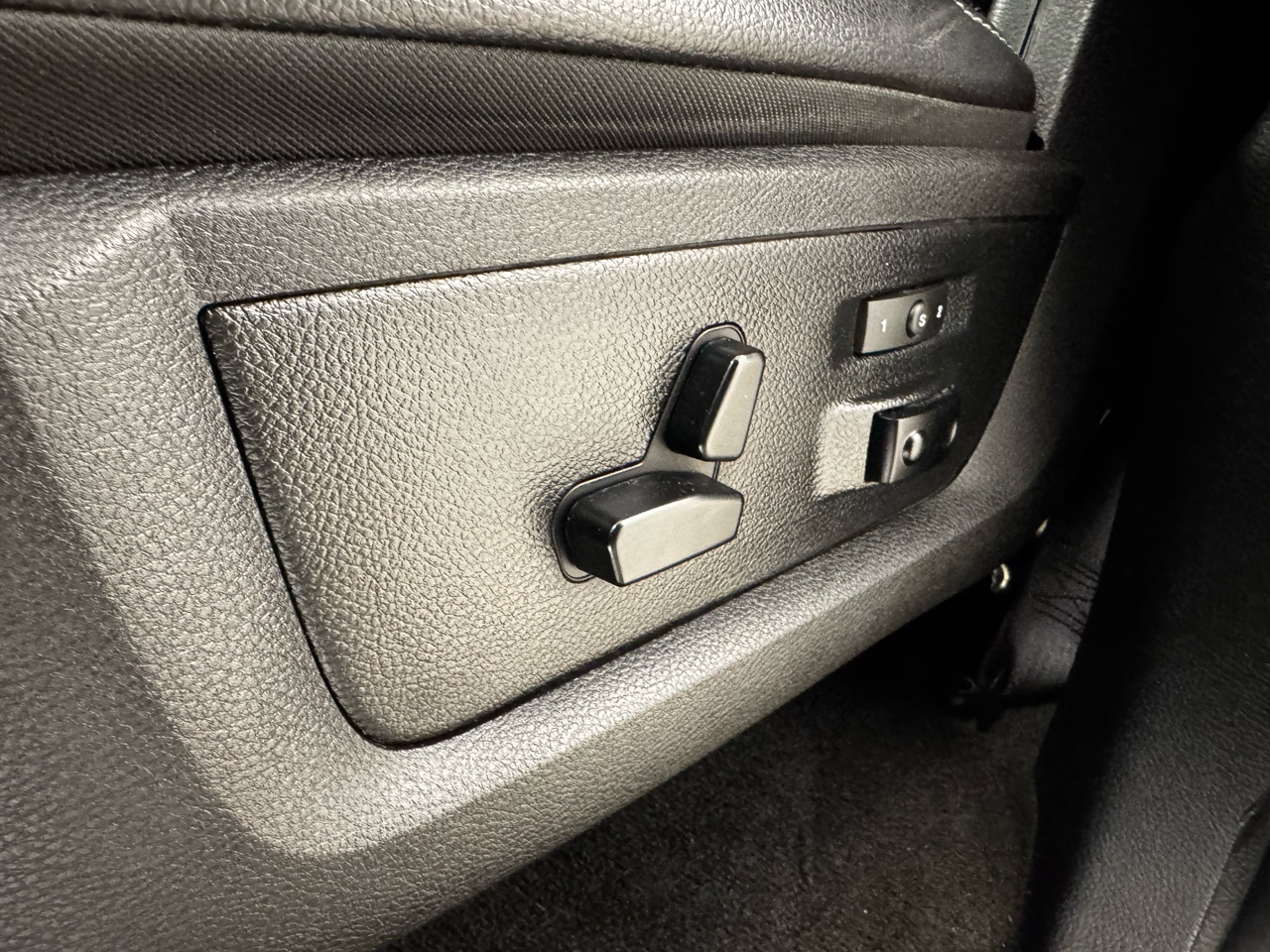 RAM 1500 Laramie 4x4 Crew Cab 5'7" Box 2017