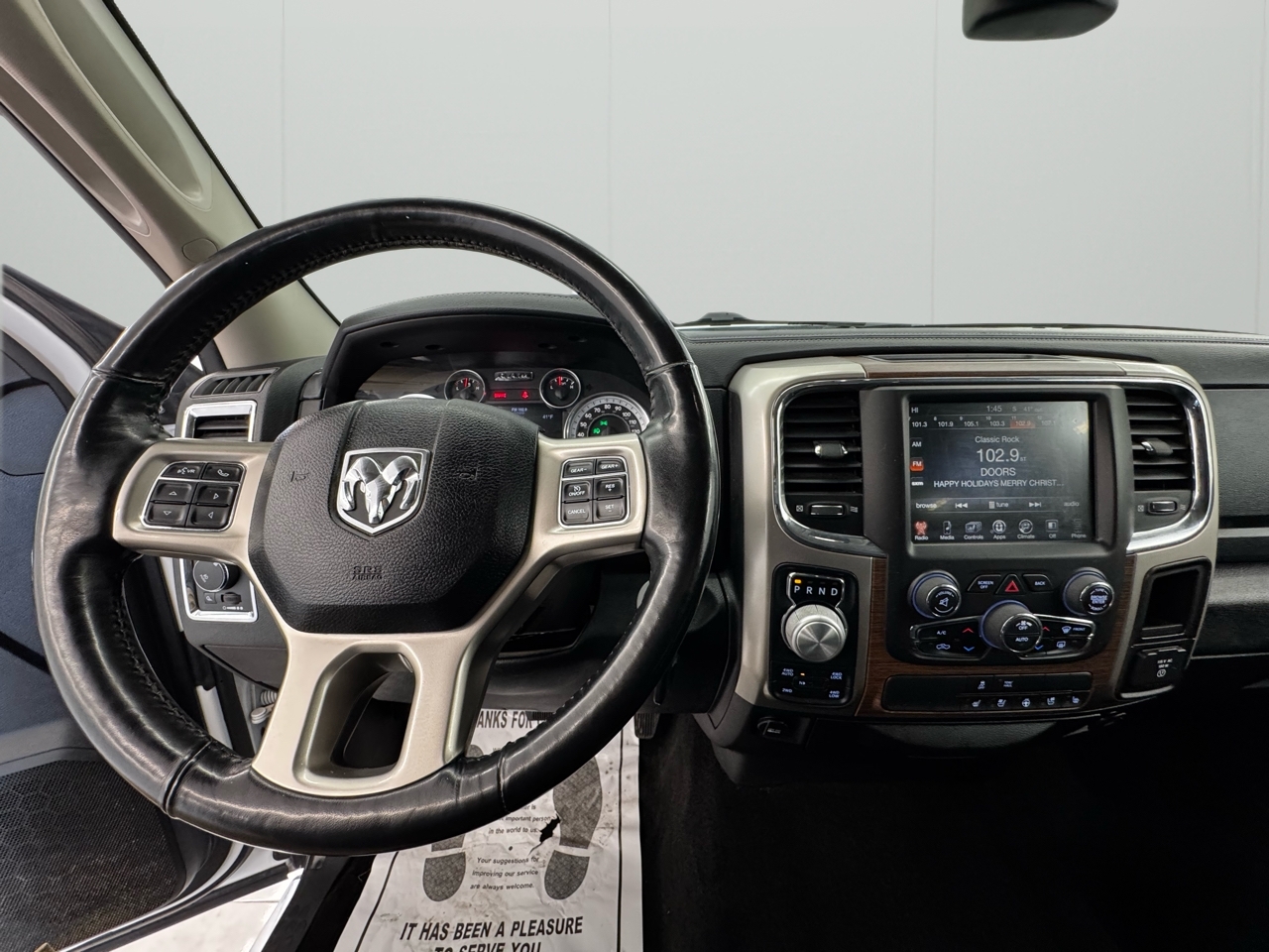 RAM 1500 Laramie 4x4 Crew Cab 5'7" Box 2017