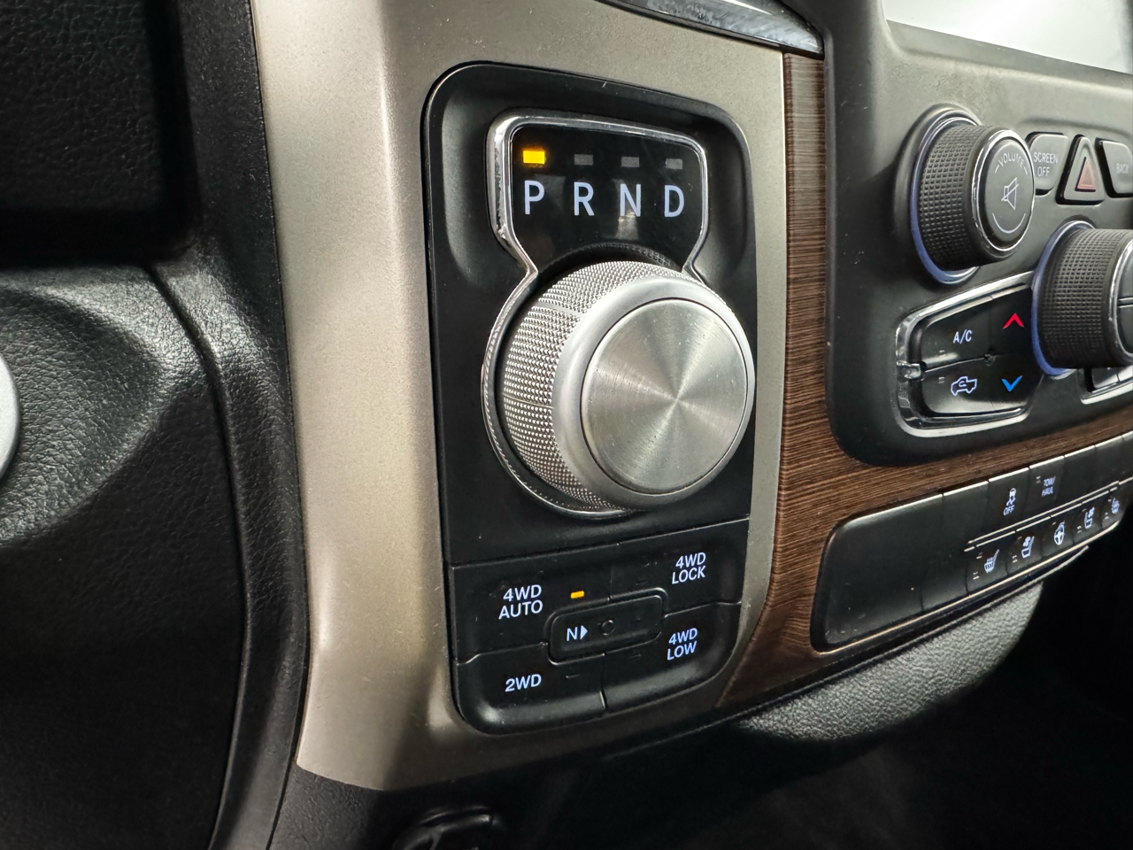 RAM 1500 Laramie 4x4 Crew Cab 5'7" Box 2017