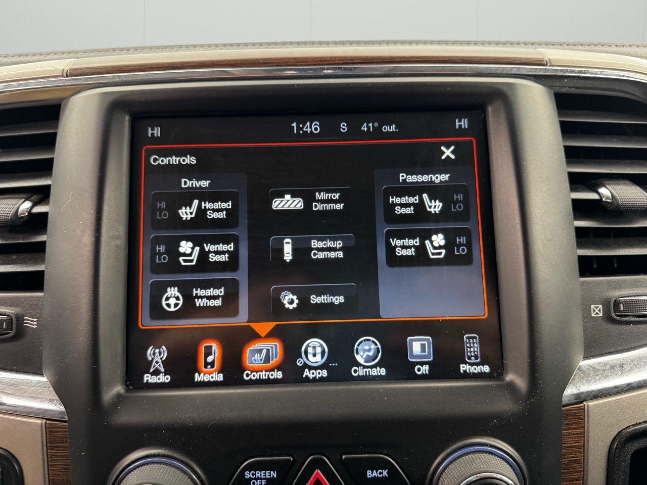 RAM 1500 Laramie 4x4 Crew Cab 5'7" Box 2017