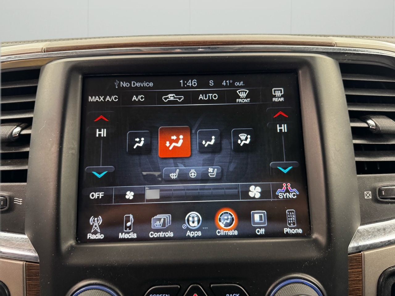 RAM 1500 Laramie 4x4 Crew Cab 5'7" Box 2017