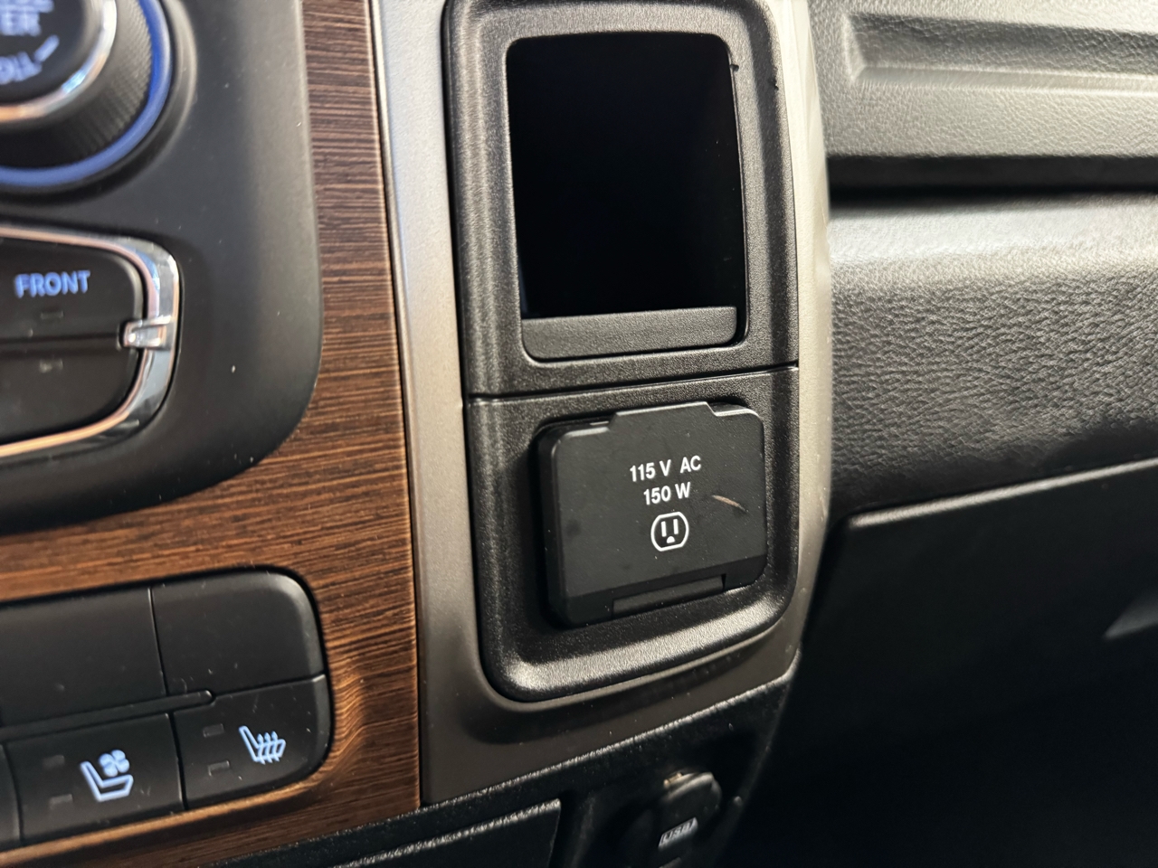 RAM 1500 Laramie 4x4 Crew Cab 5'7" Box 2017