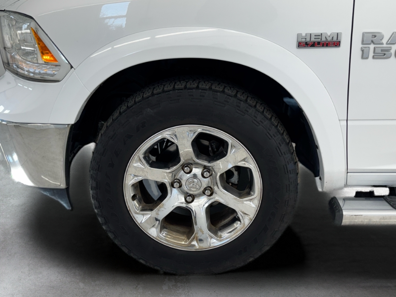 RAM 1500 Laramie 4x4 Crew Cab 5'7" Box 2017