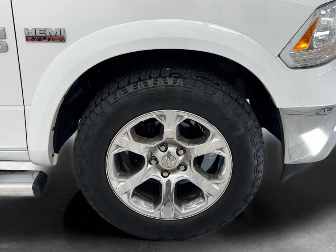 RAM 1500 Laramie 4x4 Crew Cab 5'7" Box 2017