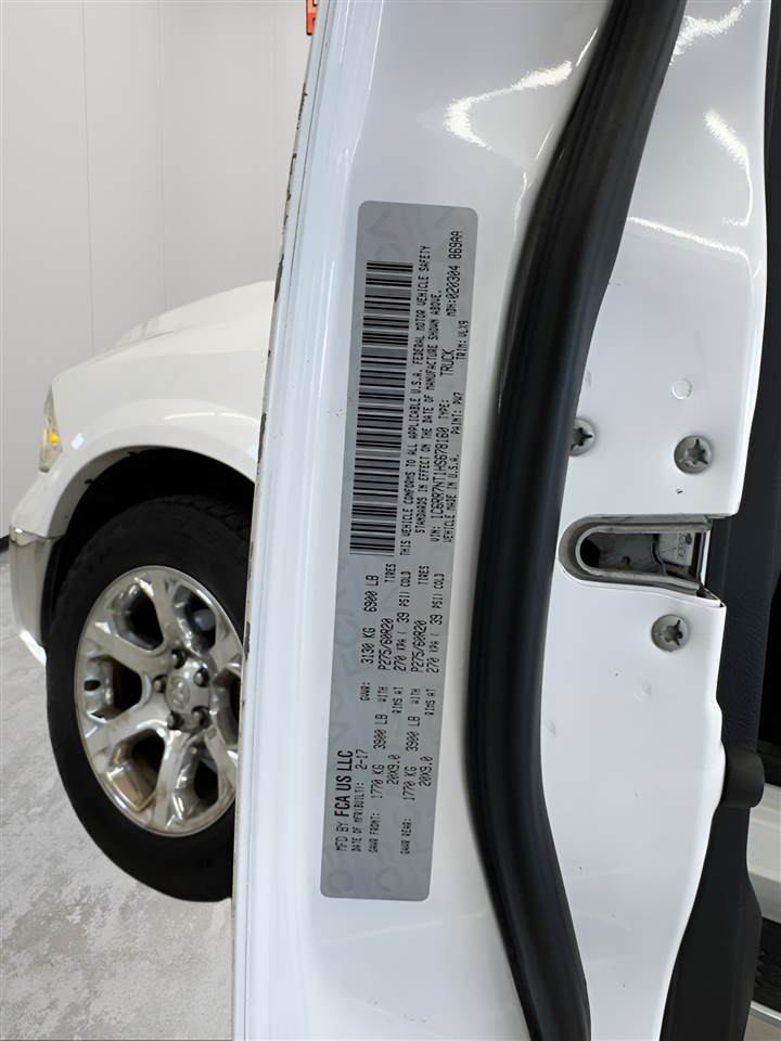 RAM 1500 Laramie 4x4 Crew Cab 5'7" Box 2017