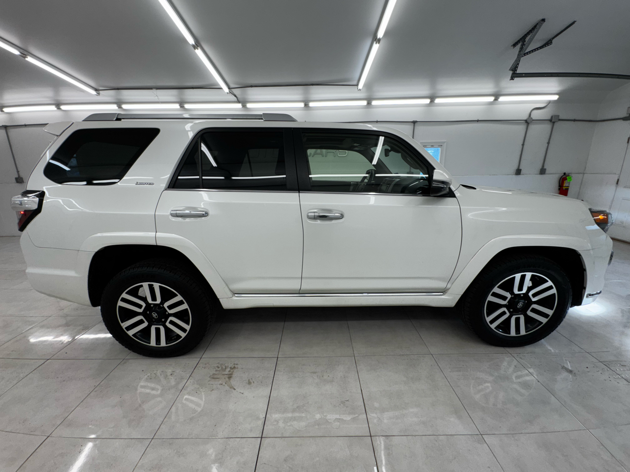 Toyota 4Runner Limited 4WD (Natl) 2021