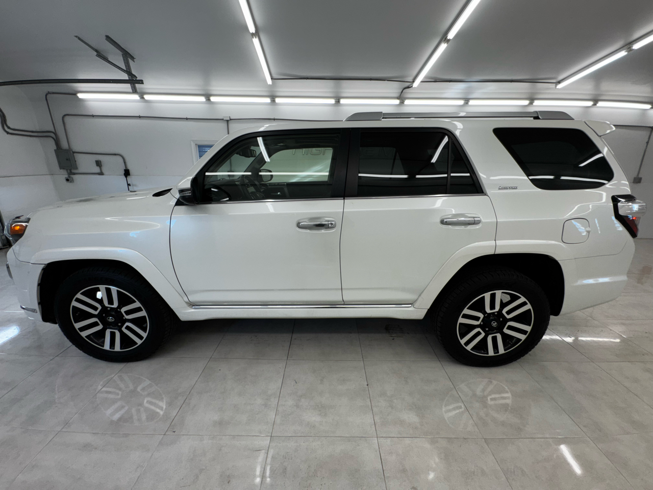 Toyota 4Runner Limited 4WD (Natl) 2021