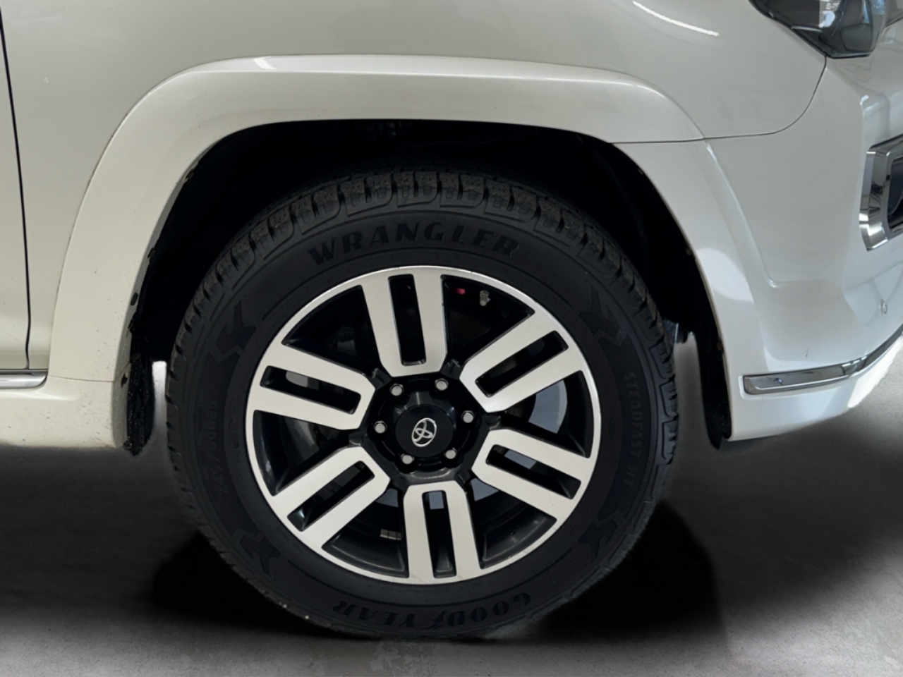 Toyota 4Runner Limited 4WD (Natl) 2021