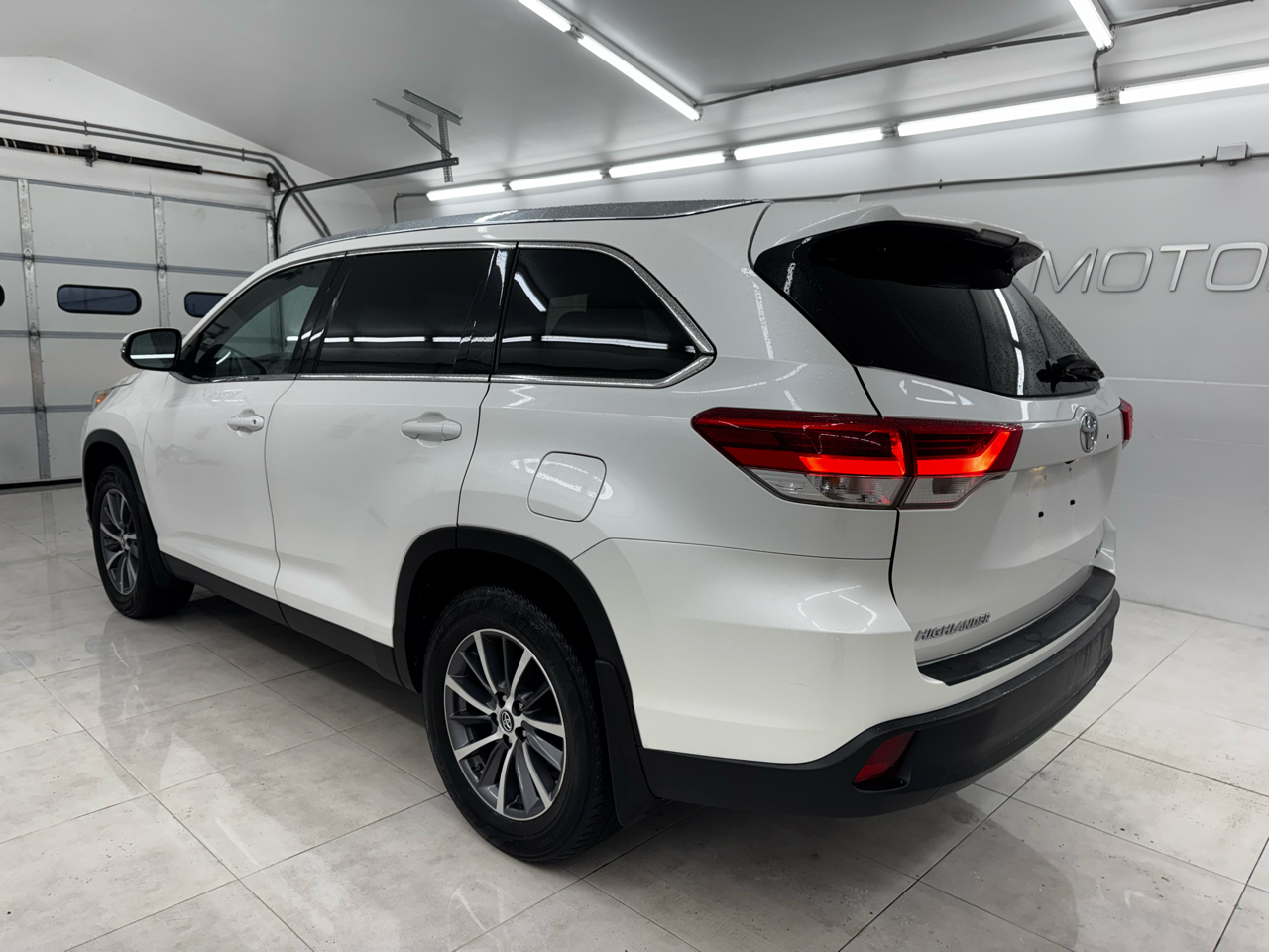 Toyota Highlander XLE V6 AWD (Natl) 2019