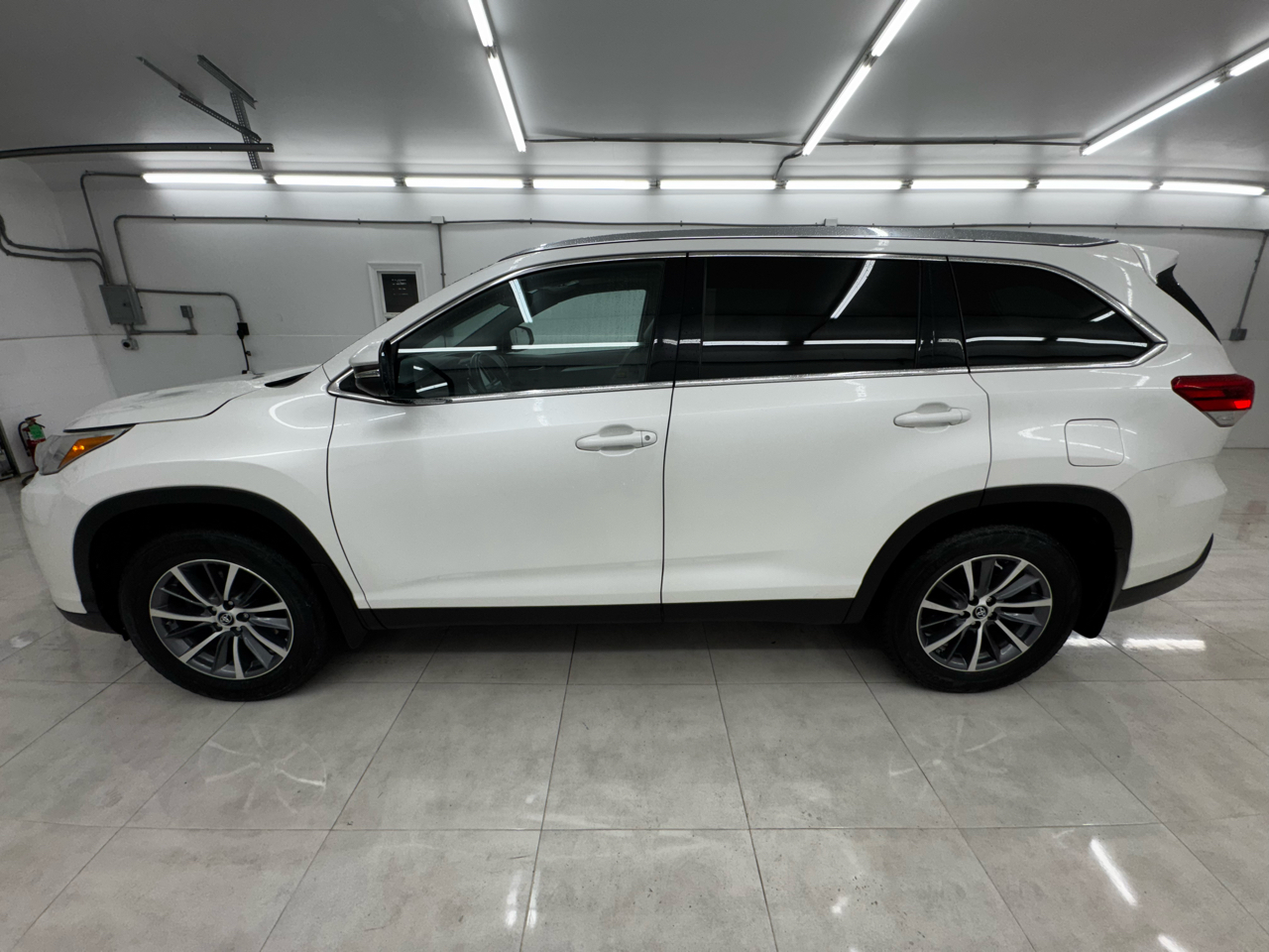 Toyota Highlander XLE V6 AWD (Natl) 2019