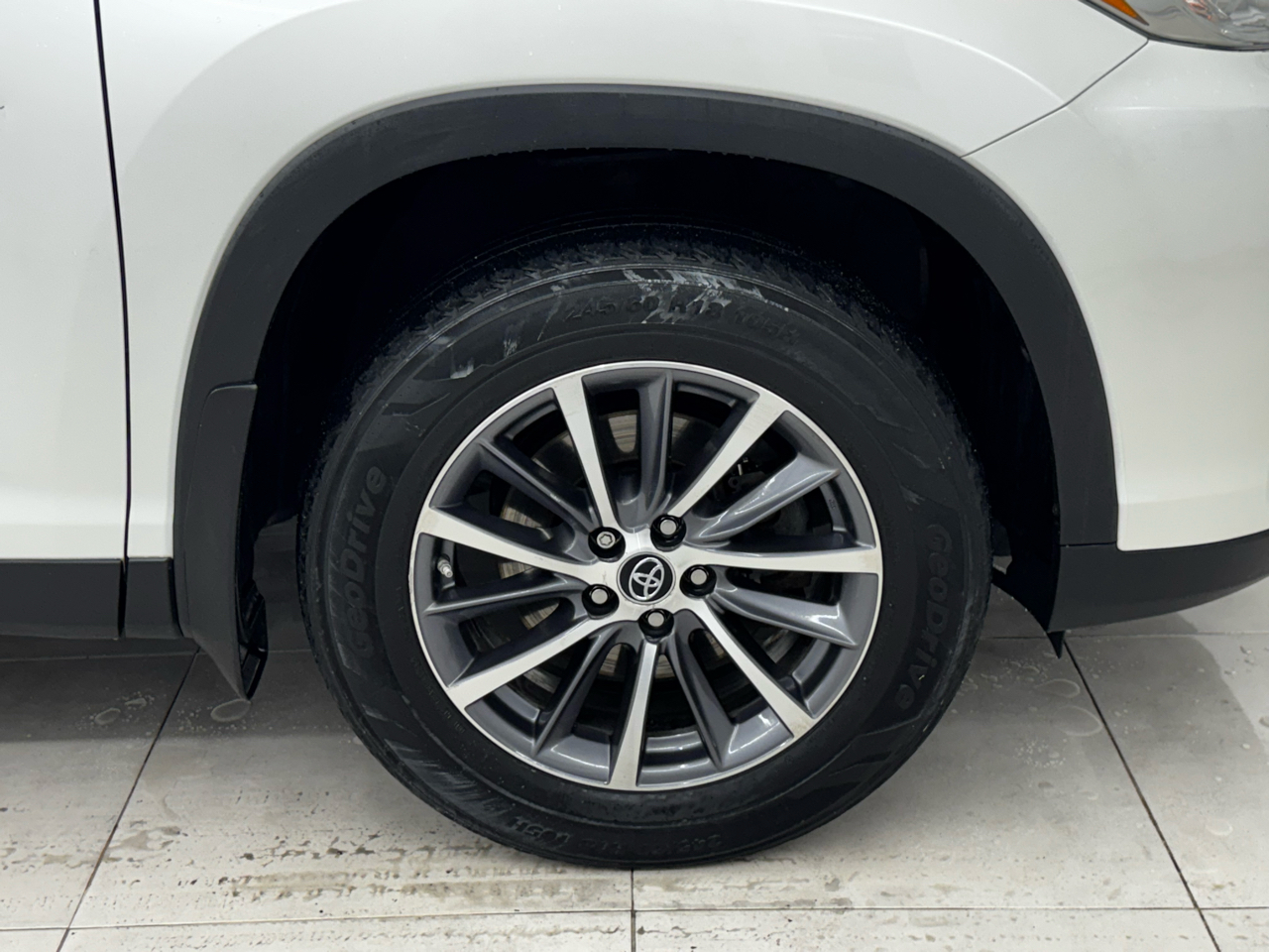 Toyota Highlander XLE V6 AWD (Natl) 2019