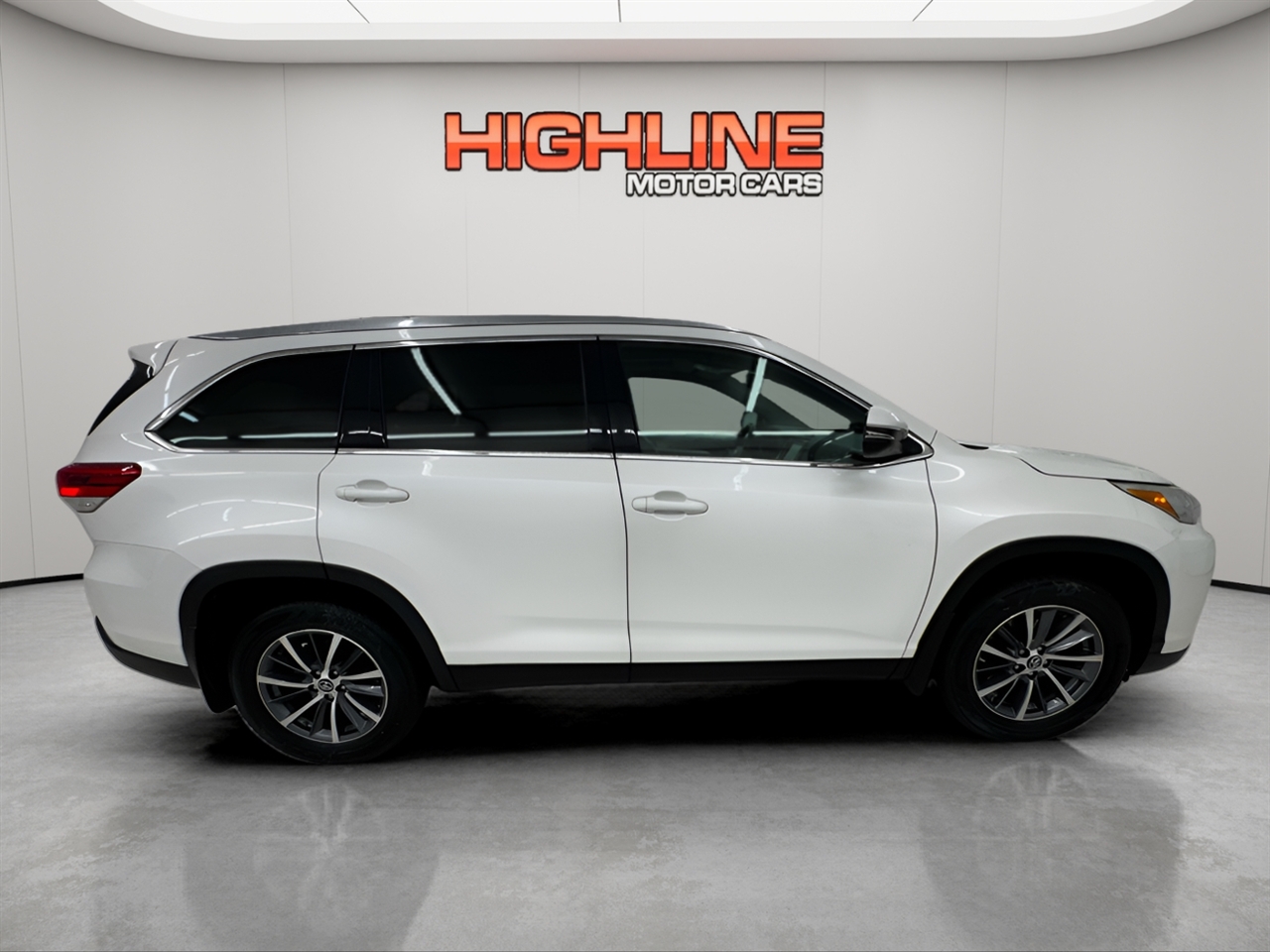 Toyota Highlander XLE V6 AWD (Natl) 2019