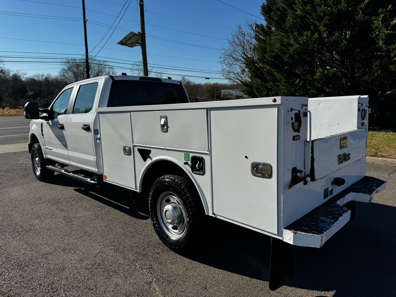 Ford Super Duty F-350 SRW Lariat 4WD Crew Cab 179" WB 60" CA 2020