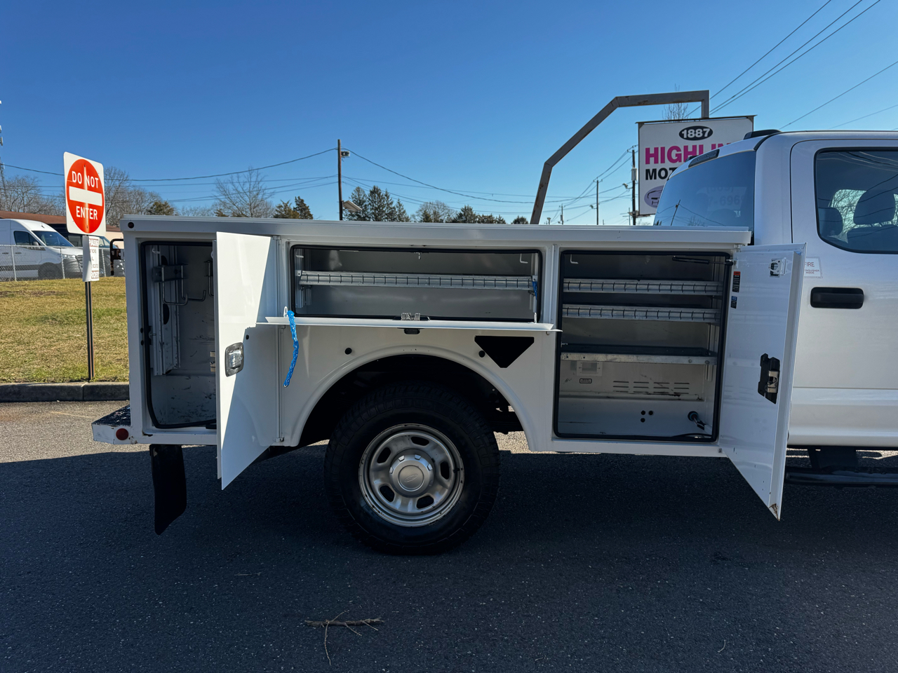 Ford Super Duty F-350 SRW Lariat 4WD Crew Cab 179" WB 60" CA 2020