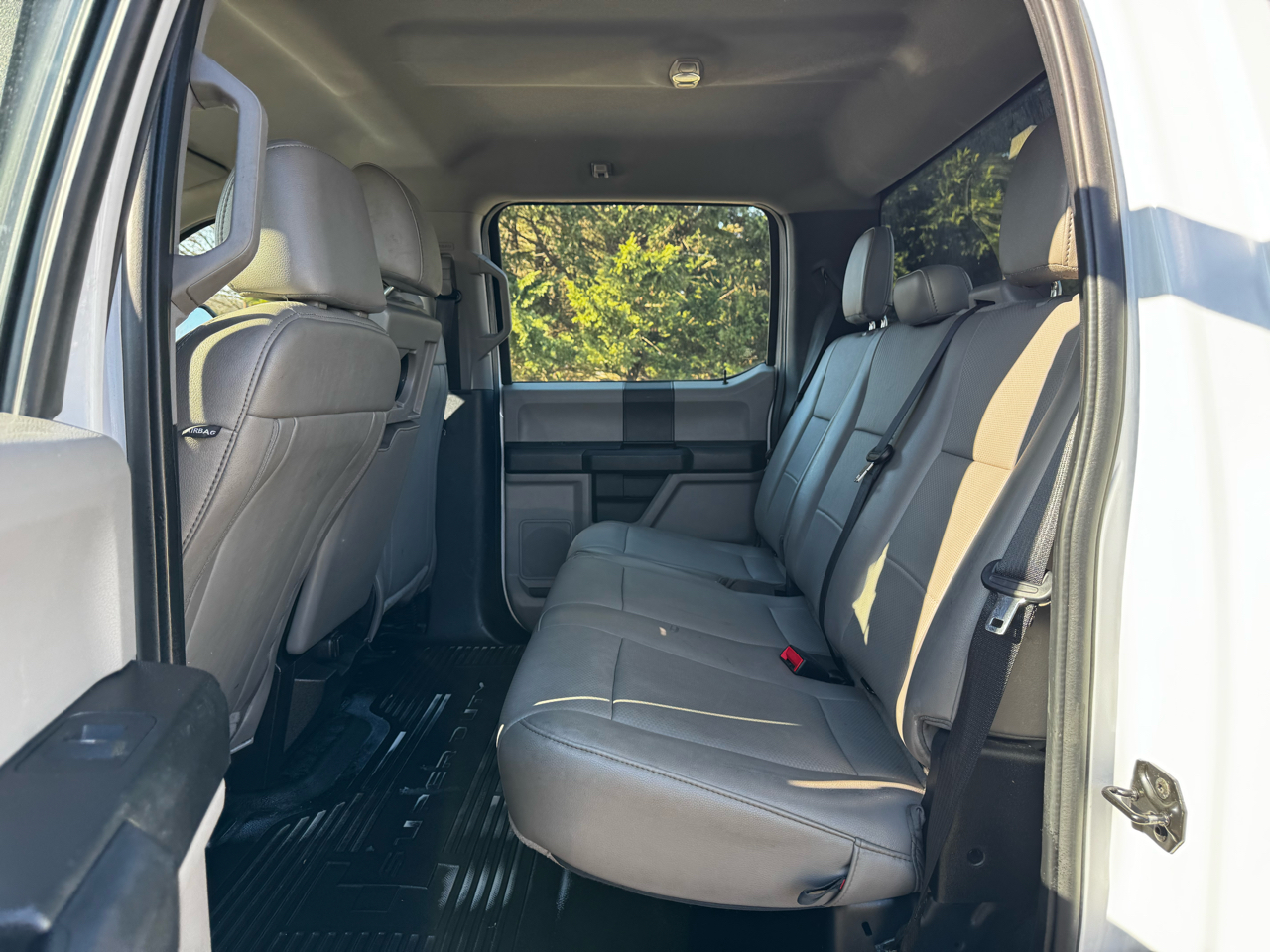 Ford Super Duty F-350 SRW Lariat 4WD Crew Cab 179" WB 60" CA 2020