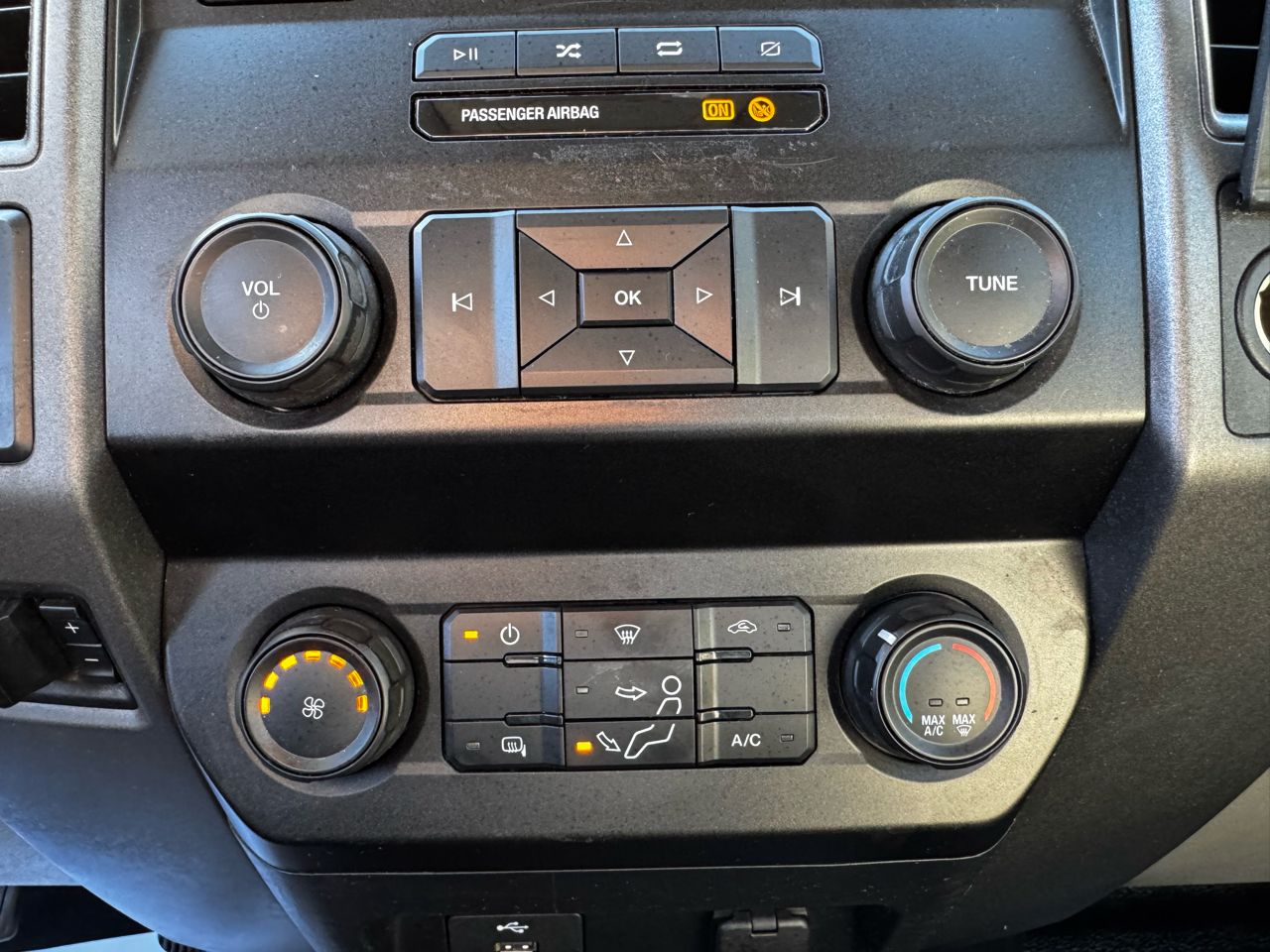 Ford Super Duty F-350 SRW Lariat 4WD Crew Cab 179" WB 60" CA 2020