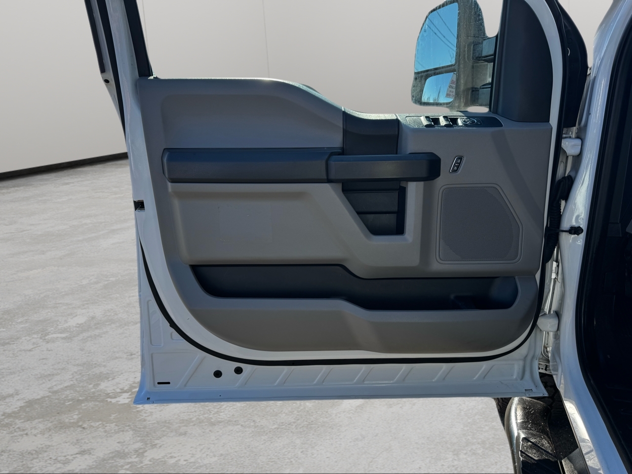 Ford Super Duty F-350 SRW XL 4WD Crew Cab 179" WB 60" CA 2020