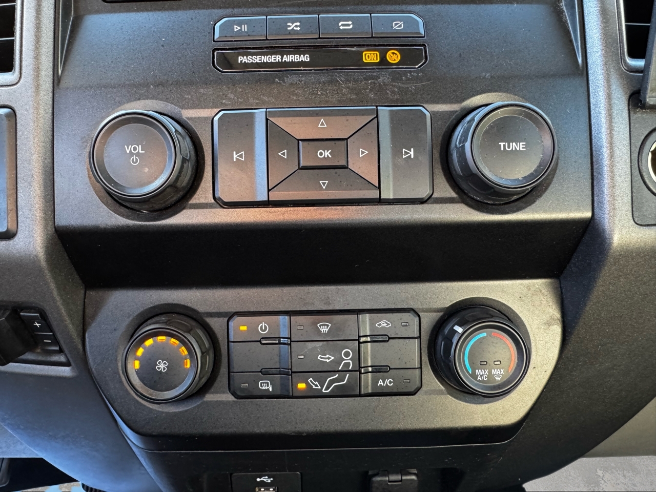 Ford Super Duty F-350 SRW XL 4WD Crew Cab 179" WB 60" CA 2020