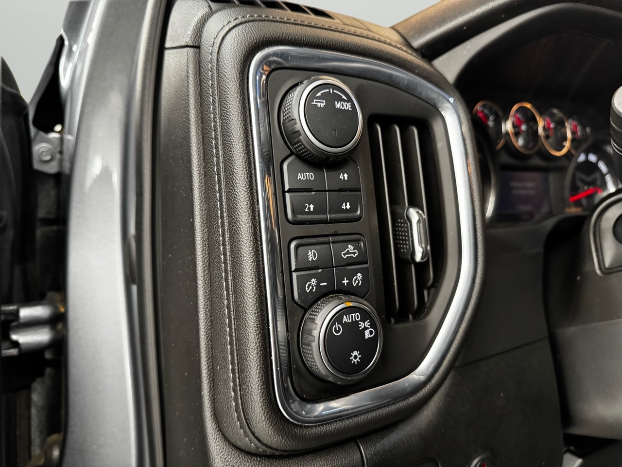 Chevrolet Silverado 1500 4WD Crew Cab 147" RST 2021