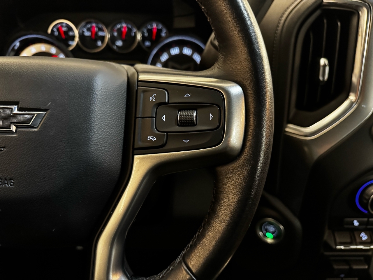 Chevrolet Silverado 1500 4WD Crew Cab 147" RST 2021