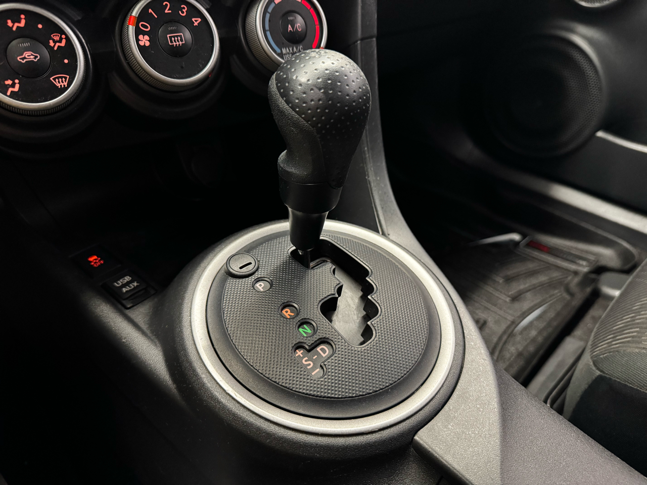 Scion tC 2dr HB Man (Natl) 2013