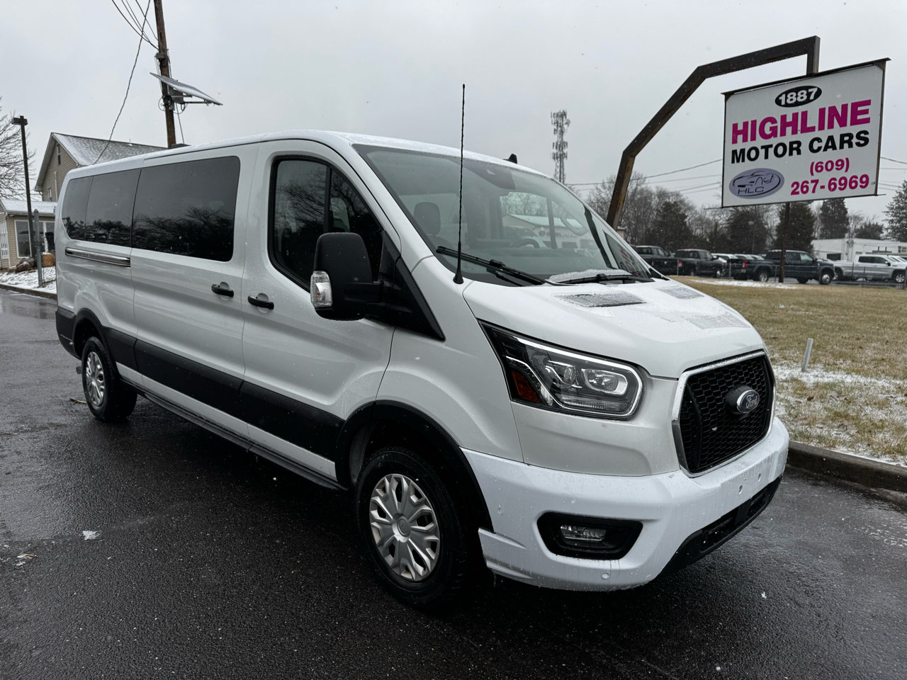 Ford Transit Passenger Wagon T-350 148" Low Roof XLT RWD 2023