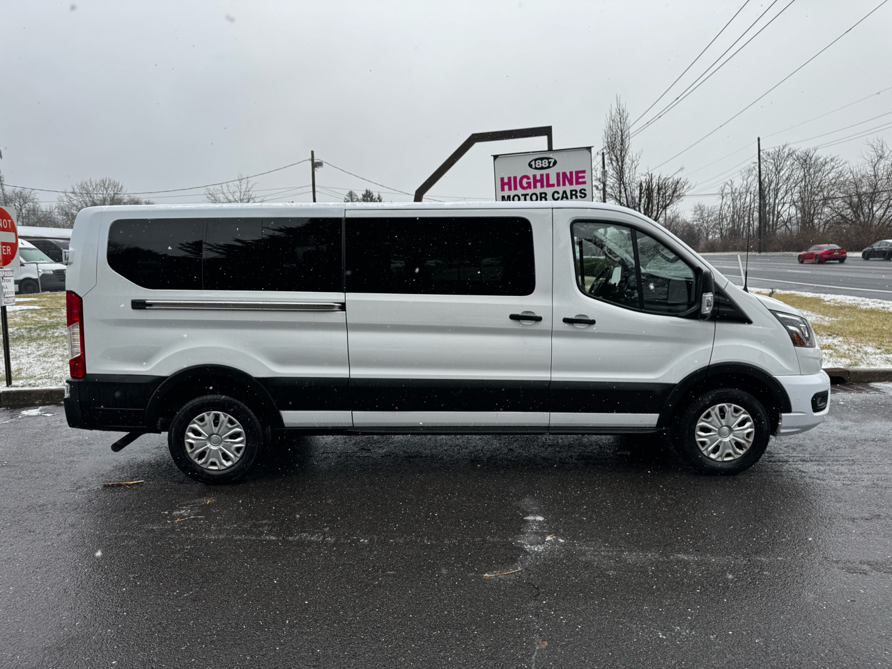 Ford Transit Passenger Wagon T-350 148" Low Roof XLT RWD 2023