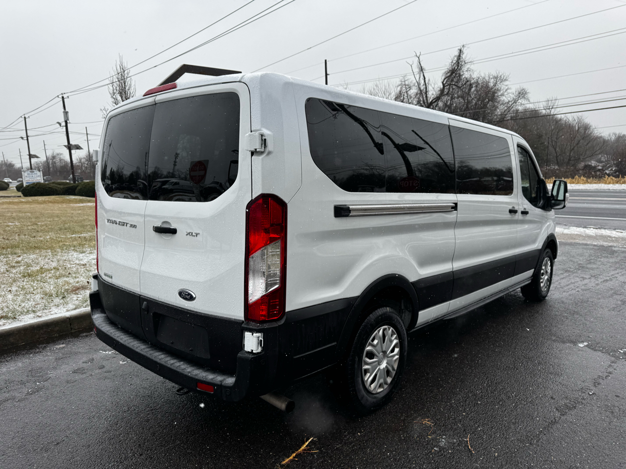 Ford Transit Passenger Wagon T-350 148" Low Roof XLT RWD 2023