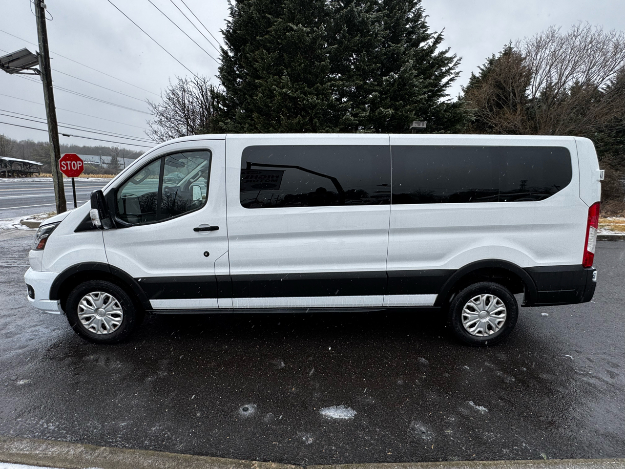 Ford Transit Passenger Wagon T-350 148" Low Roof XLT RWD 2023