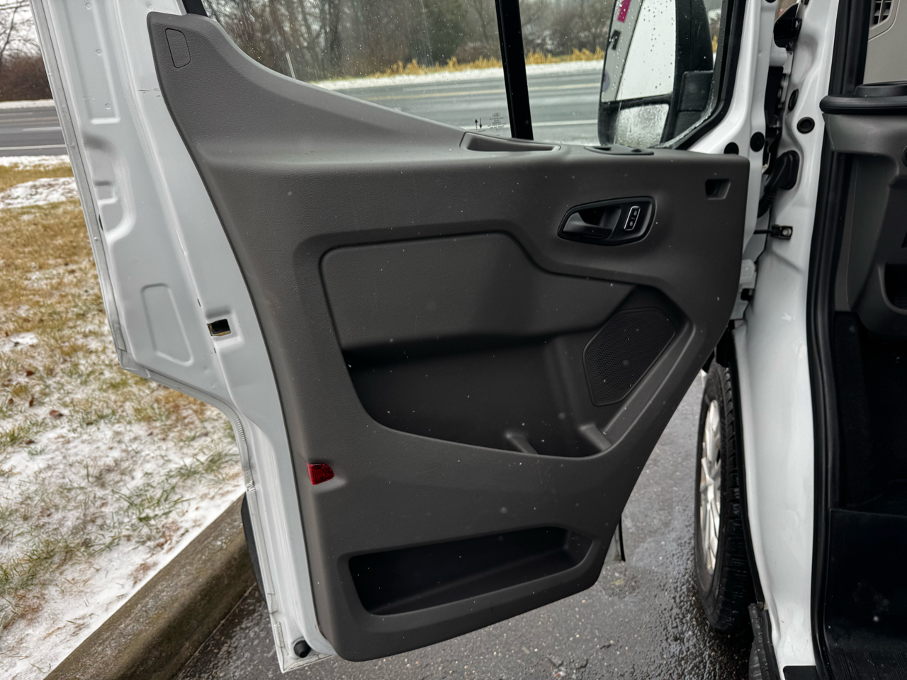 Ford Transit Passenger Wagon T-350 148" Low Roof XLT RWD 2023