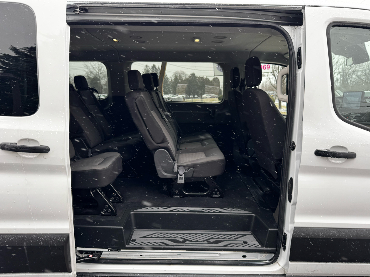 Ford Transit Passenger Wagon T-350 148" Low Roof XLT RWD 2023