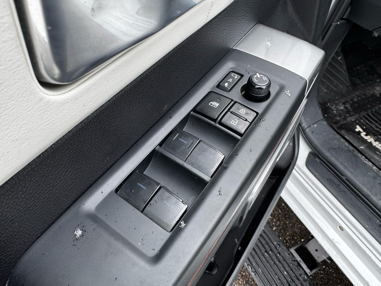 Toyota Tundra 4WD Capstone Hybrid CrewMax 5.5' Bed (Natl) 2023