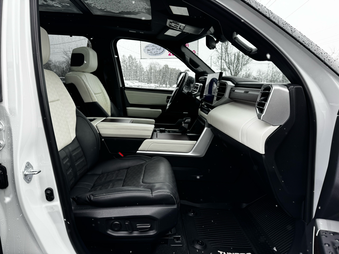 Toyota Tundra 4WD Capstone Hybrid CrewMax 5.5' Bed (Natl) 2023