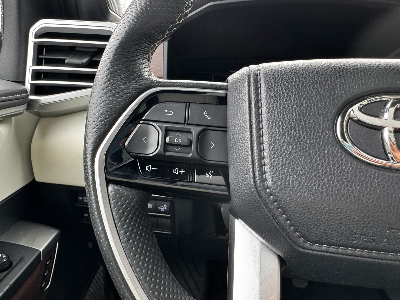 Toyota Tundra 4WD Capstone Hybrid CrewMax 5.5' Bed (Natl) 2023