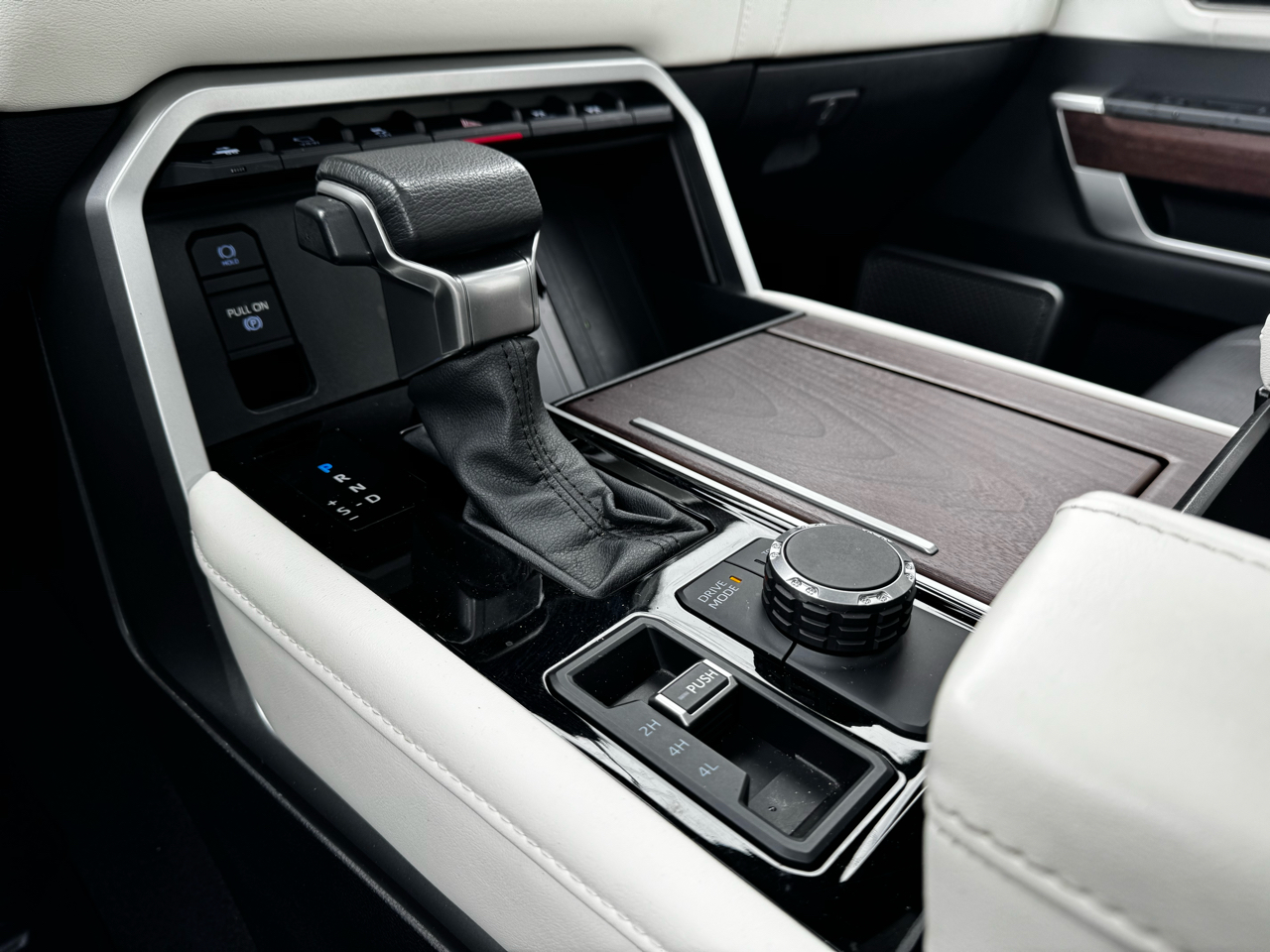 Toyota Tundra 4WD Capstone Hybrid CrewMax 5.5' Bed (Natl) 2023