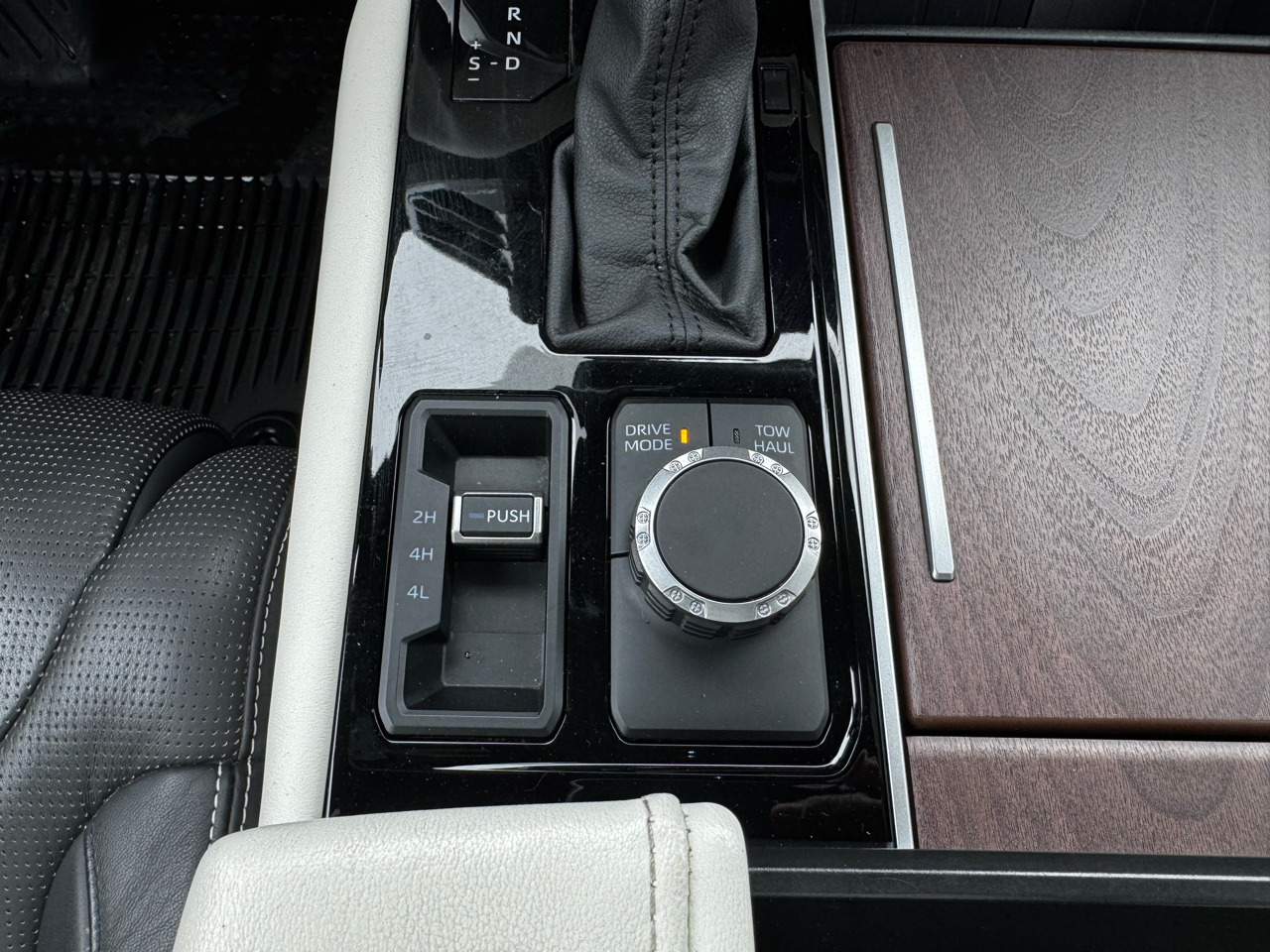 Toyota Tundra 4WD Capstone Hybrid CrewMax 5.5' Bed (Natl) 2023