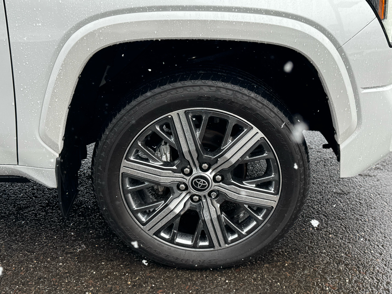 Toyota Tundra 4WD Capstone Hybrid CrewMax 5.5' Bed (Natl) 2023