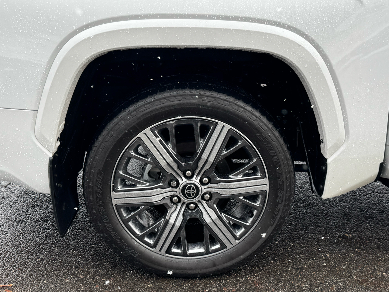 Toyota Tundra 4WD Capstone Hybrid CrewMax 5.5' Bed (Natl) 2023