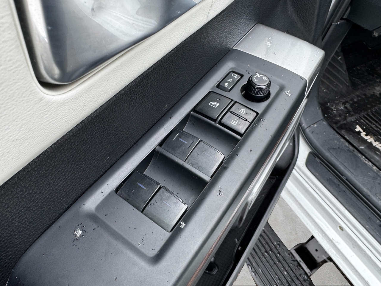 Toyota Tundra 4WD Capstone Hybrid CrewMax 5.5' Bed (Natl) 2023