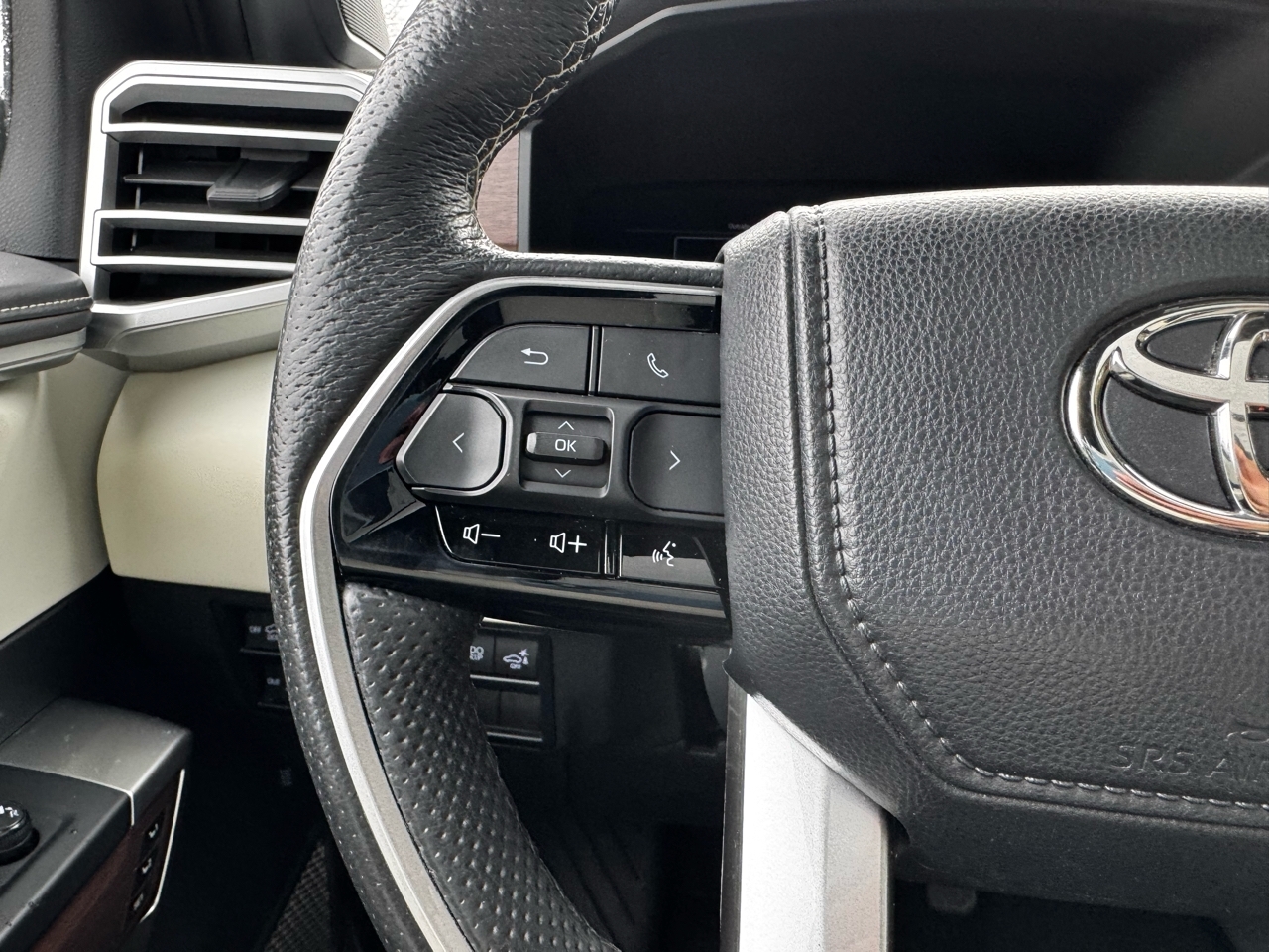 Toyota Tundra 4WD Capstone Hybrid CrewMax 5.5' Bed (Natl) 2023