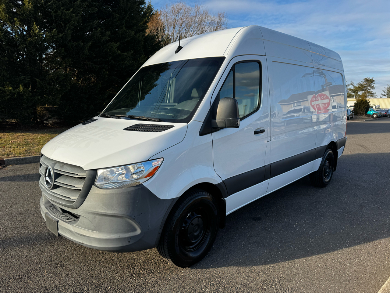Mercedes-Benz Sprinter Cargo Van 2500 Standard Roof I4 144" RWD 2021