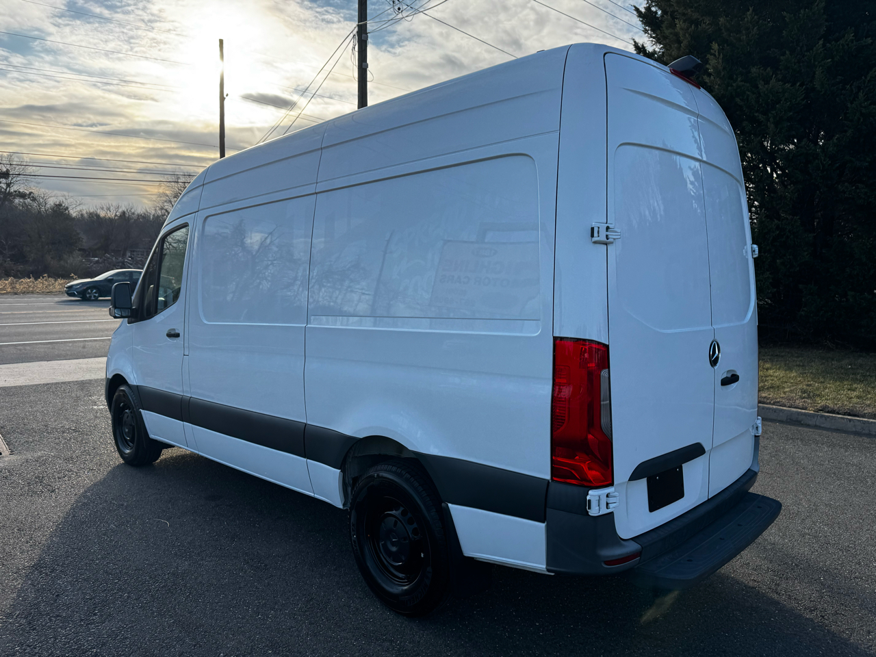 Mercedes-Benz Sprinter Cargo Van 2500 Standard Roof I4 144" RWD 2021